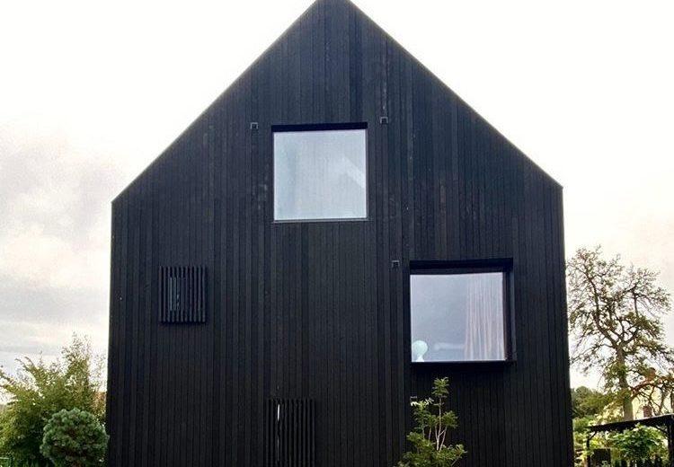 Auson Black Pine Tar Modern House