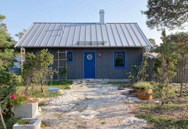 Grey Pine Tar Vitriol Cottage